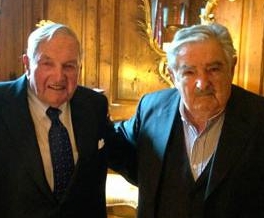 Yo tampoco me callo...!: JOSÉ "PEPE" MUJICA Y EL PARADIGMA DEL LOBO DISFRAZADO DE CORDERO COMO CABALLO DE TROYA DEL EXTRACTIVISMO