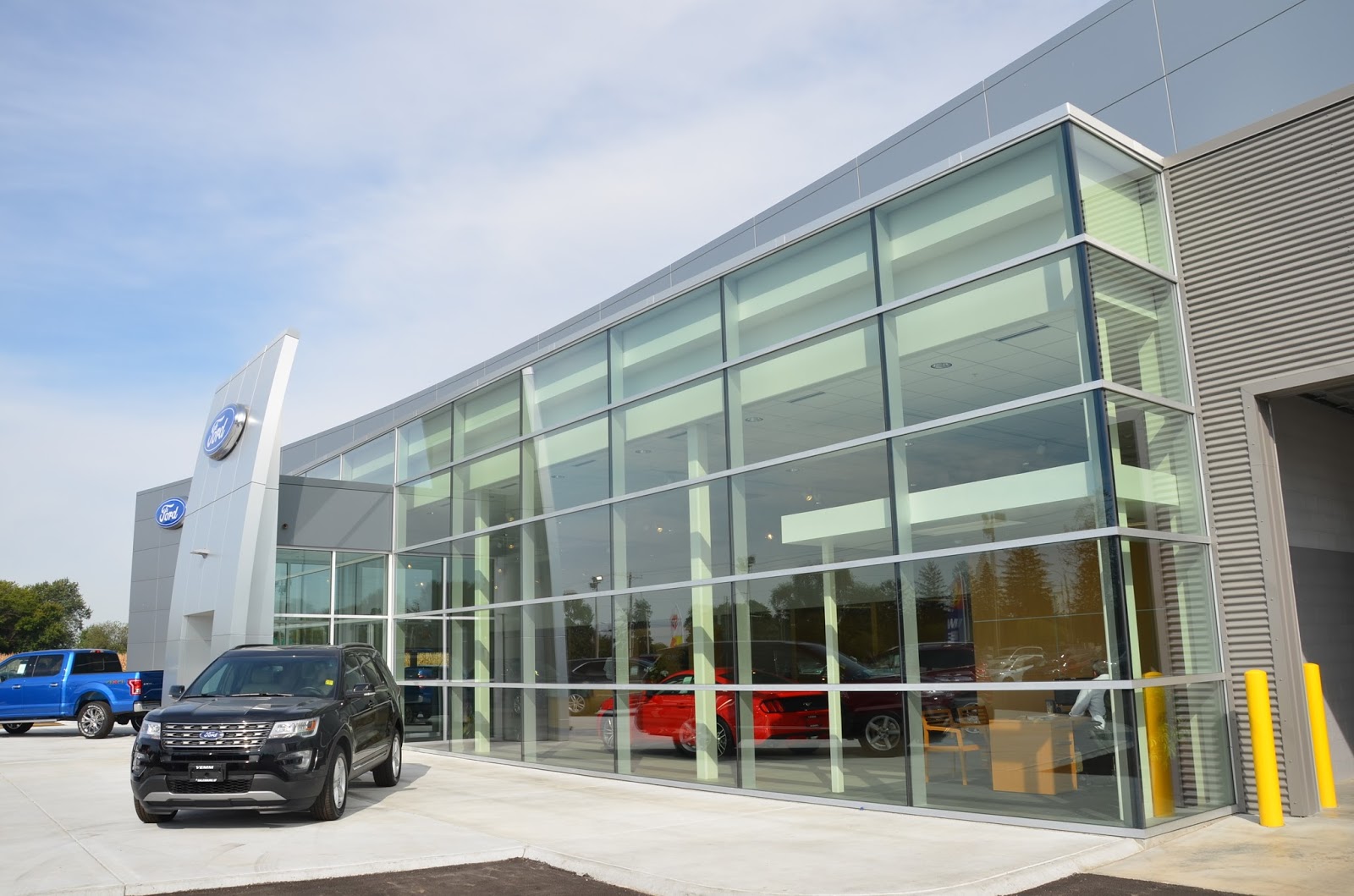 P.J. Hoerr, Inc. Yemm Ford Dealership Renovation/Addition
