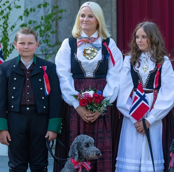 King Harald, Queen Sonja, Crown Prince Haakon, Crown Princess Mette-Marit, Princess Ingrid Alexandra and Prince Sverre Magnus