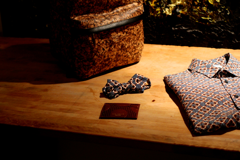 BLOG-MODE-HOMME_Shoppin_sac-à-dos_Matt-and-nat_backpack_liège-cork_paul-and-joe_chemise_shirt_printed-cad-romantic-poetry_Lyon