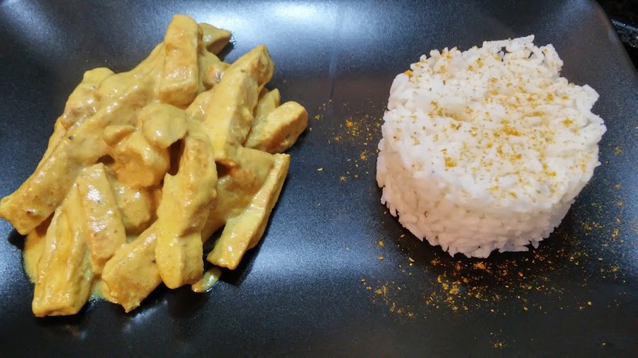 Pollo al curry con arroz basmati