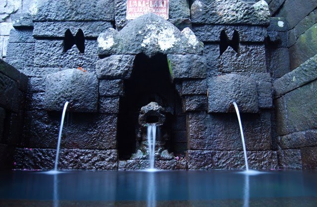 mata air Jolotundo (foto: blogspot.co.id/Joko Sambang)