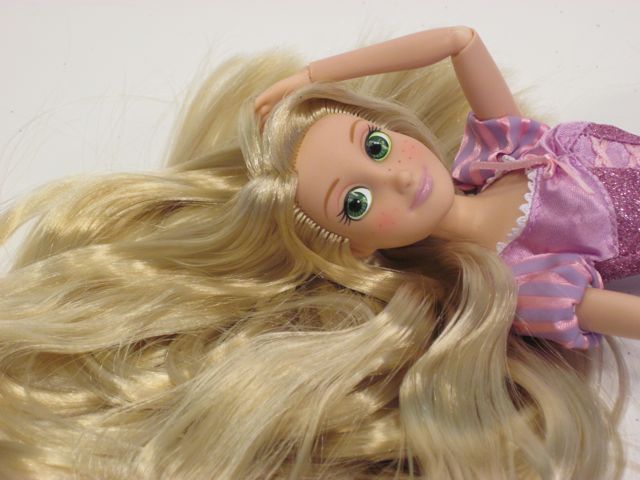 Disney-Tangled-Rapunzel-Doll