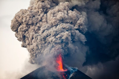 Znalezione obrazy dla zapytania erupcja wulkanu