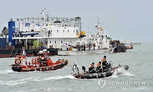Operaciones de búsque de víctimas del naufragio del ferri Sewol