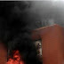 Kinshasa: Un incendie en cours dans un immeuble à proximité de la résidence du Gouverneur Kimbuta