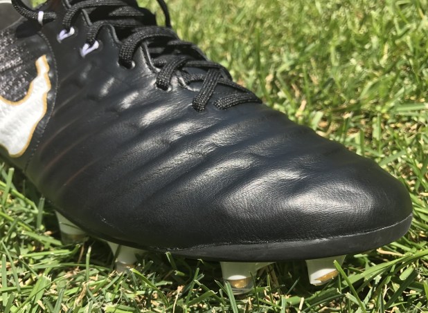 kasut bola nike tempo