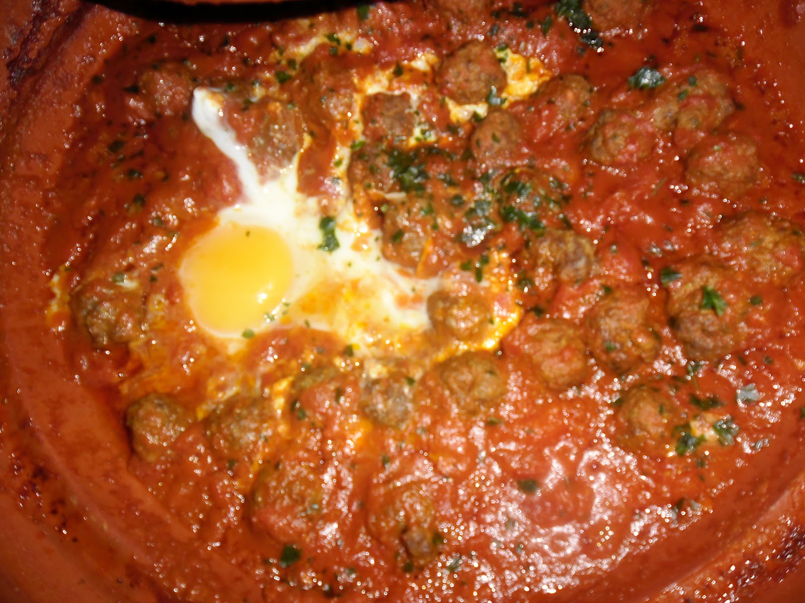 Les gourmandizzzz d'Oumyass Tajine de kefta à la tomate et aux oeufs