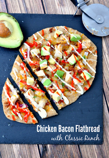 Chicken Bacon Flatbread | With great fresh ingredients, spicy sriracha and classic ranch, this flatbread is a perfect dinner recipe.