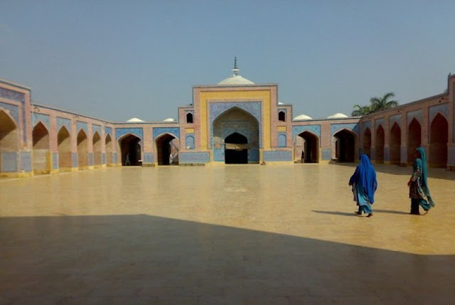 Menyusuri Masjid Shah Jahan