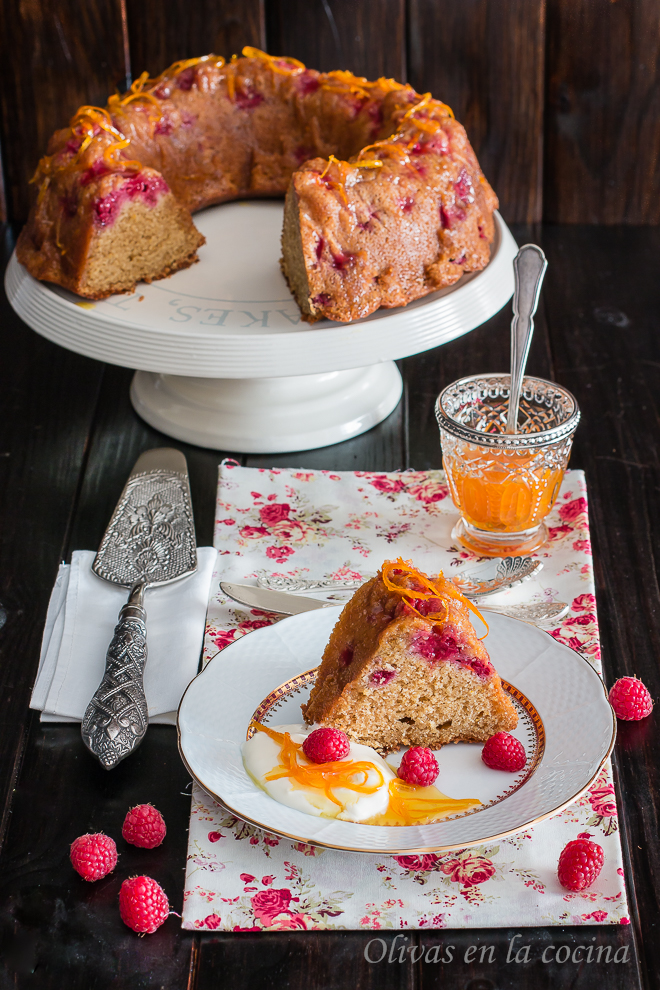 Bundt Cake con frambuesas y naranja