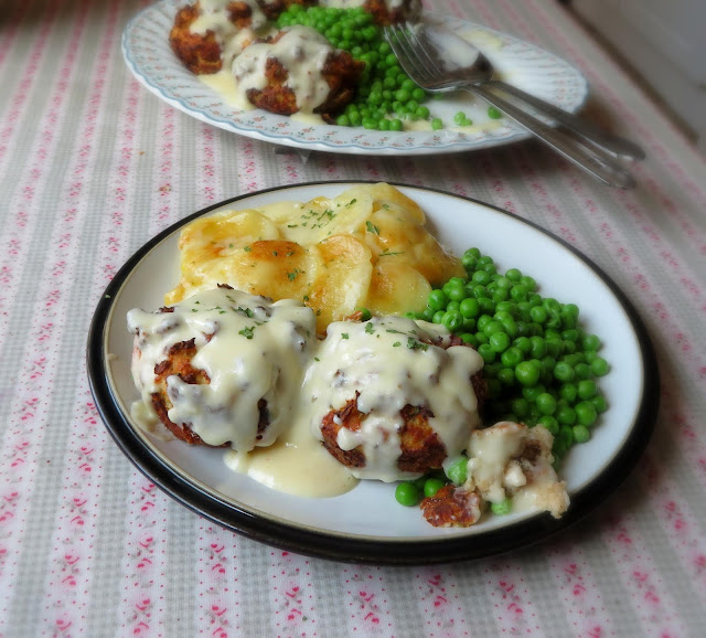 Lemon Sauced Salmon Patties