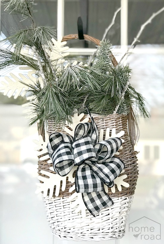 Basket with bow and snowflake