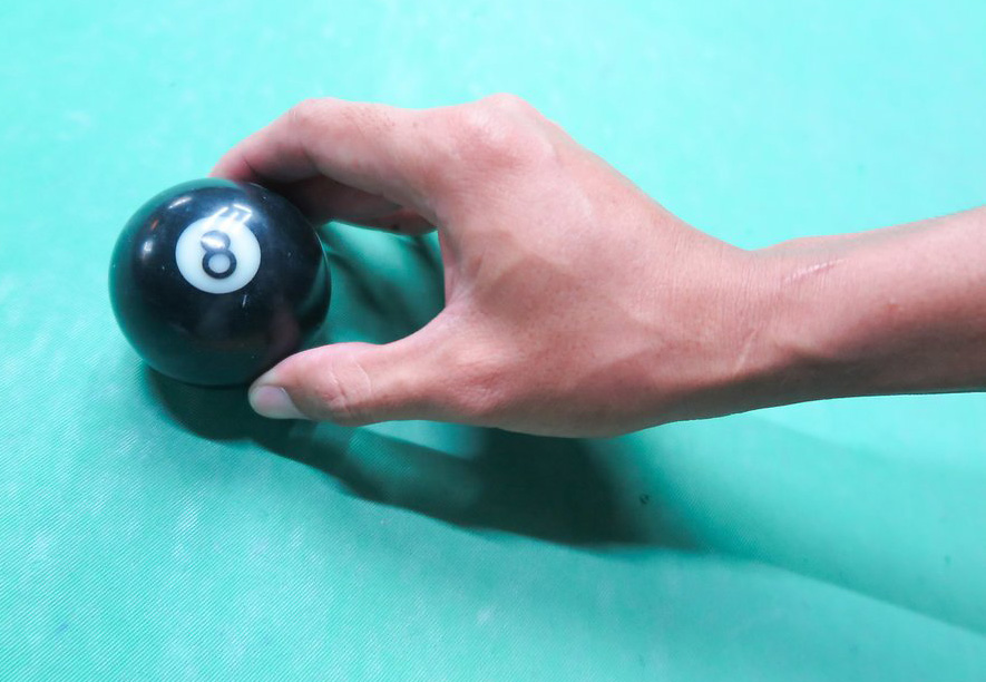 JAI BALAJI BILLIARDS HOW TO MAKE THE 8 BALL ON A BREAK...