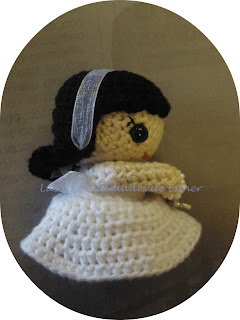 Muñeca amigurumi vestida de comunión