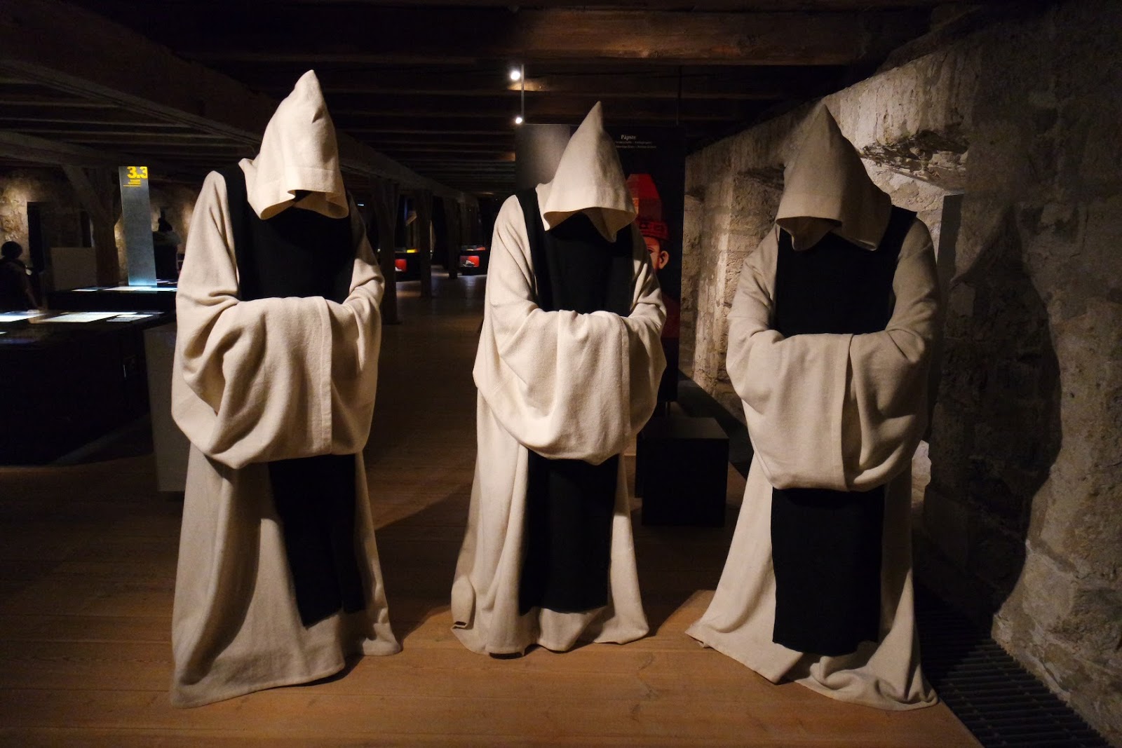 Zisterzienser Kloster Walkenried Museum Harz Bad Sachsa Habit Kleidung Moenche Moenchskutten Monchskutte Habit Bad Sachsa