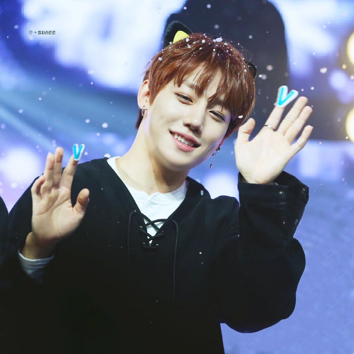 귀여운 얼굴에 반전 복근을 가지고 있는 신인 남돌들.jpgif | 인스티즈