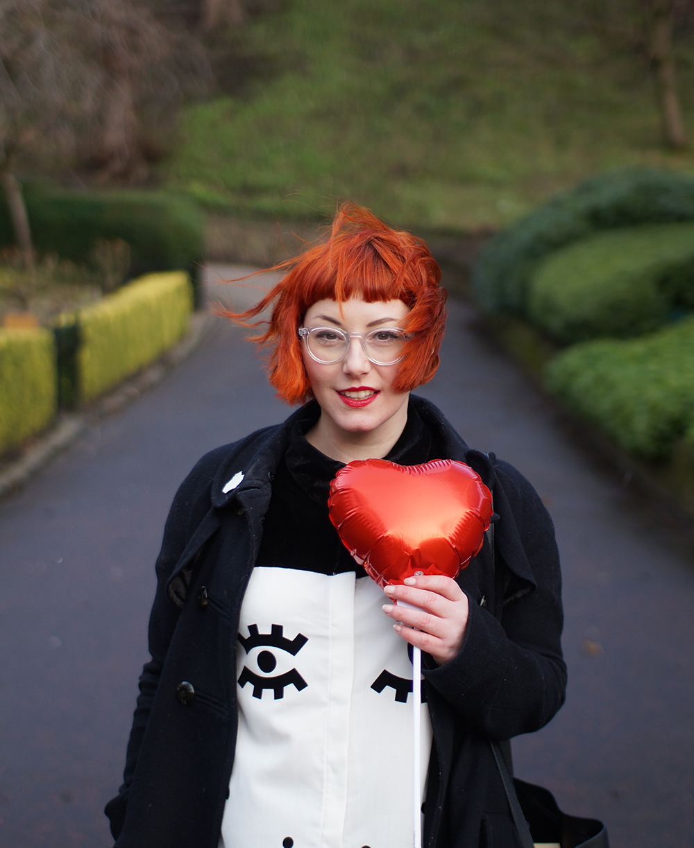 Red Heart Balloon The Whitepepper, Sarah Fisk, Face dress, Boya Shen Photography, Edinburgh, Princes Street Gardens, Galentine's Day, Valentines shoot