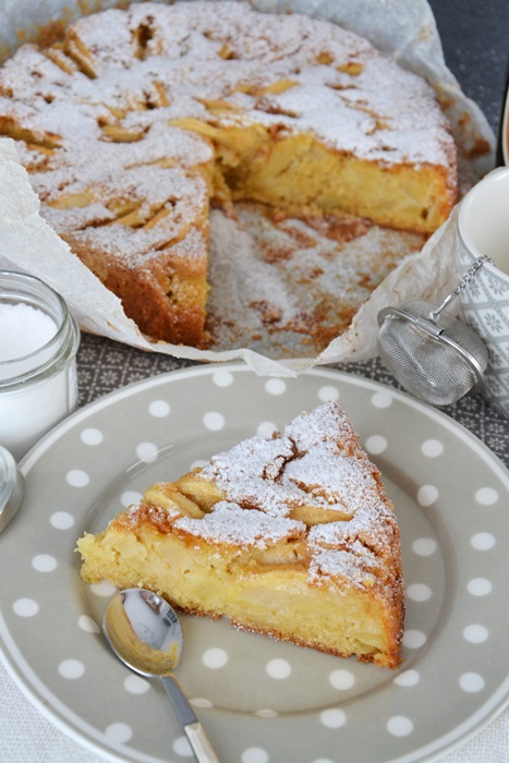 torta di mele all'acqua e olio alla cannella