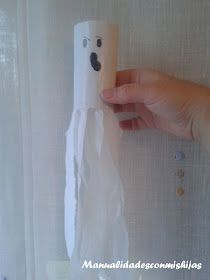Fantasma con tubo de cartón para Halloween