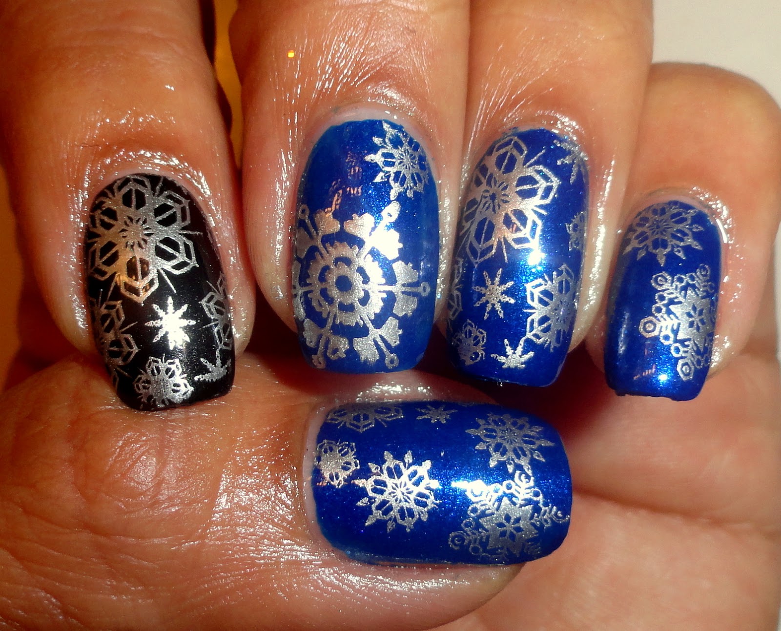 Fancy Schmancy Nails: Day 3, 12 Days of Christmas: Snowflakes!