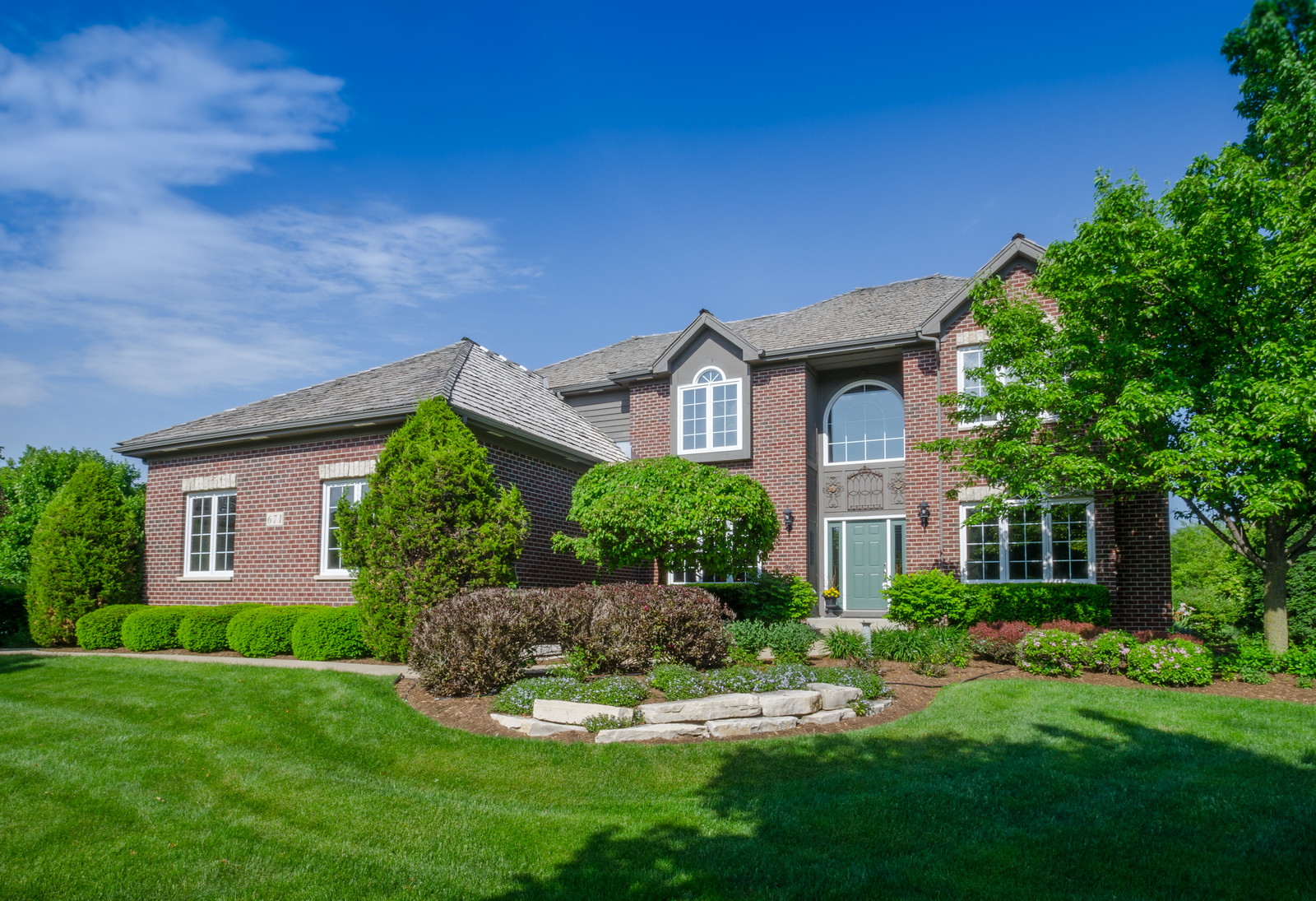 Thornwood Neighborhood in South Elgin, Illinois 671 Waters Edge Drive