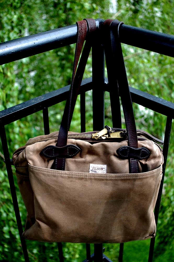 Fashion Monday With Jj Lee Review Filson Zipper Tote Review Filson Zipper Tote