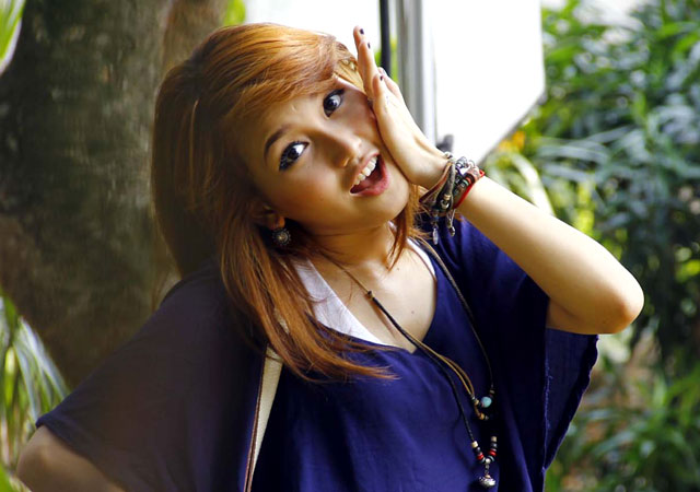 Serbaserbi: Alamat Palsu nya Ayu Ting Ting