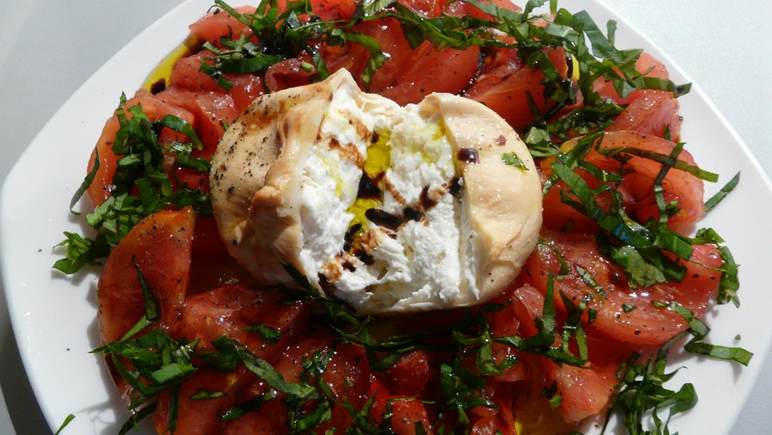 Kulinarische Welten zu Fisch- und Meeresfrucht: Burrata geräuchert mit