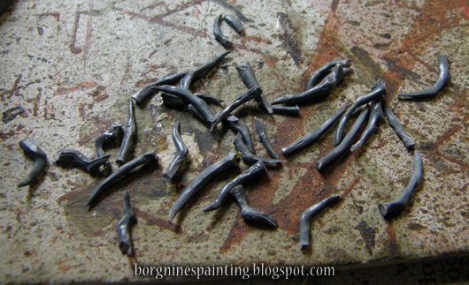 Photo showing a collection of loose twigs and branches taken from the Sylvaneth Dryad box.
