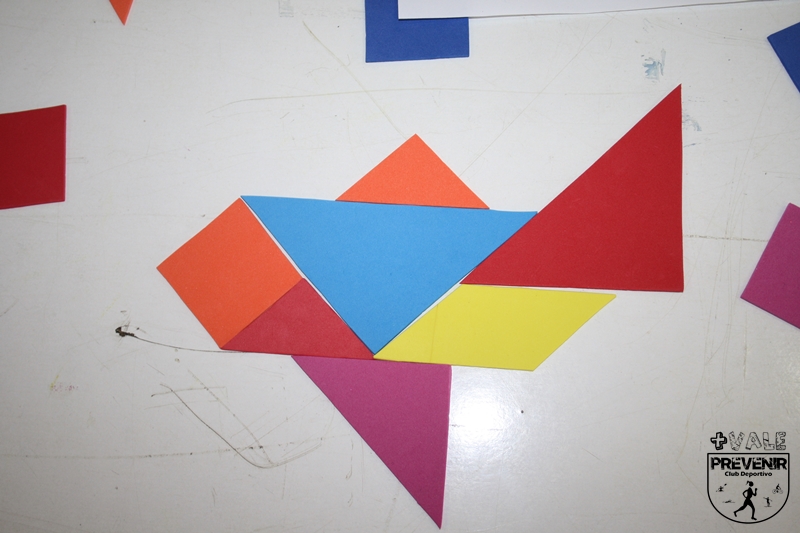 avion tangram goma eva para niños