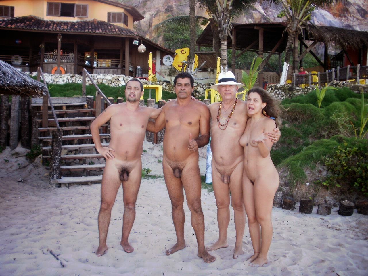 Conheça as praias de nudismo do Brasil.