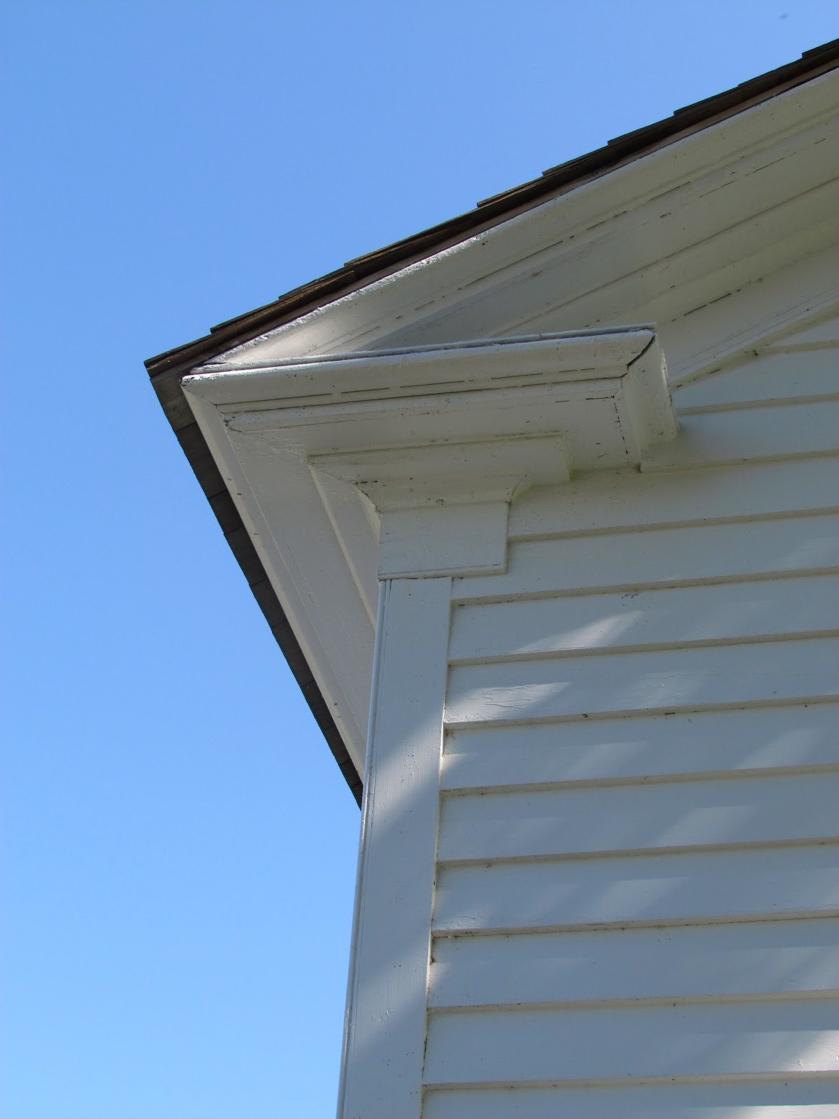 ancestral roofs: This is NOT an eaves return