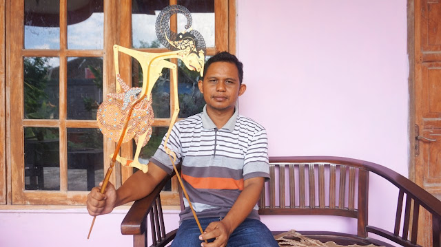 Pendi; Penatah Wayang Termuda di Sidowarno Pendi; Penatah Wayang Termuda di Sidowarno