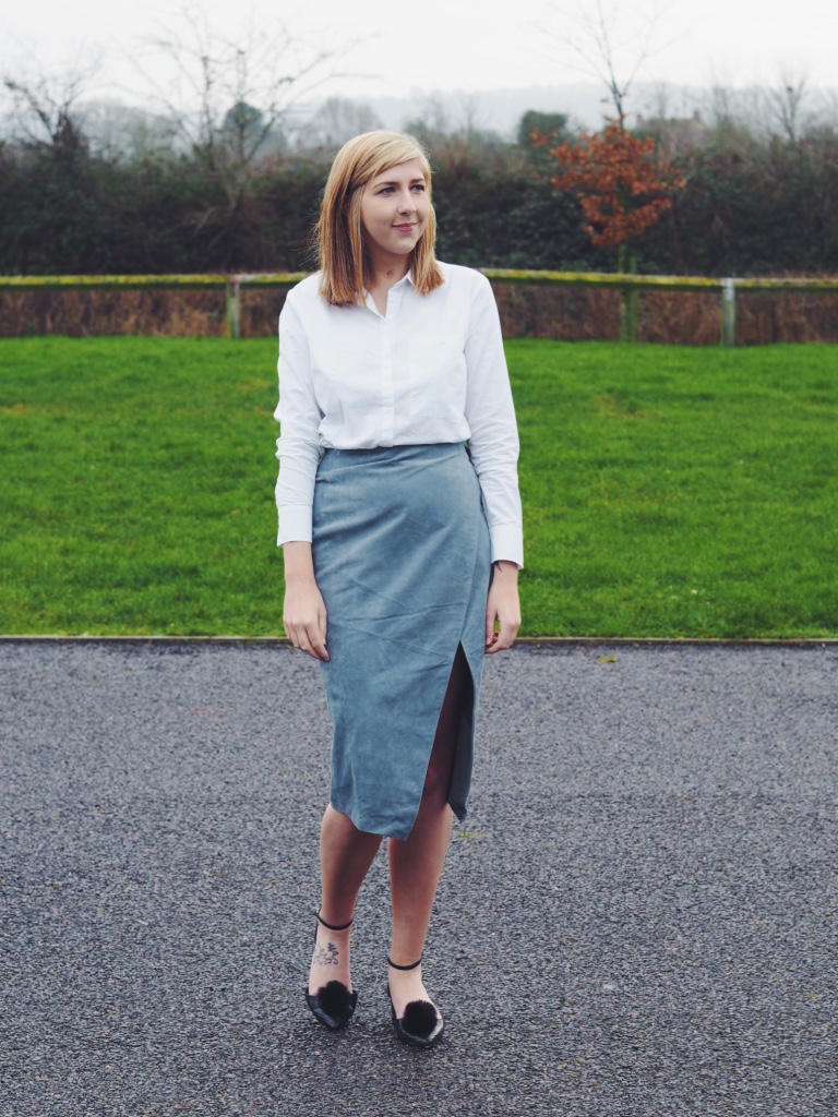 asos, asseenonme, wiw, whatimwearing, lotd, lookoftheday ootd, outfitoftheday, asossuedeskirt, suedeskirt, asossale, whiteshirt, fbloggers, fashionbloggers, fblogger, pompomshoes