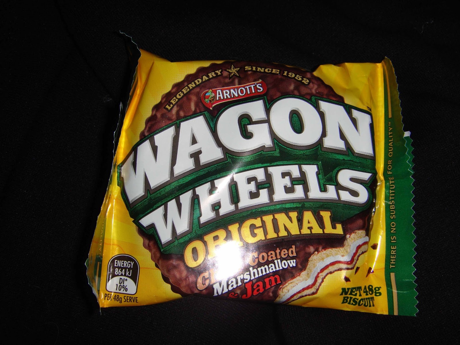 Supersupergirl's Food Reviews Arnott's wagon wheels Original