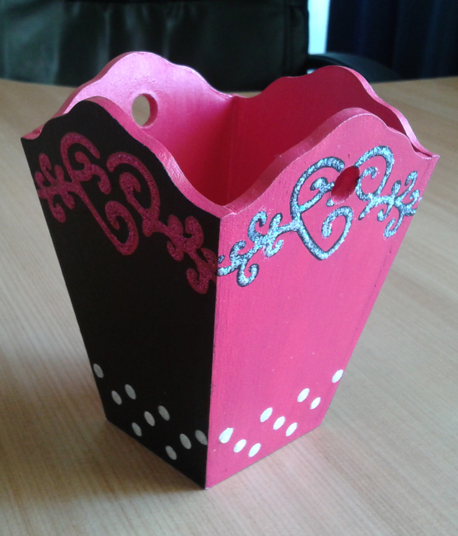 Miraz - Articulos Decorativos: Porta lapices en negro y magenta