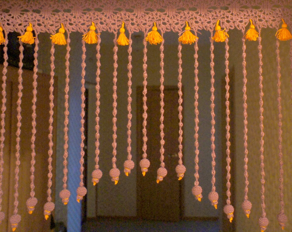 Как можно повесить шторки на дверь при помощи канцелярских скрепок ...