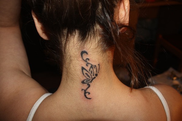 Tattoos frauen hals für Tattoo Hals