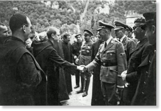 Himmler da la mano al padre Ripol