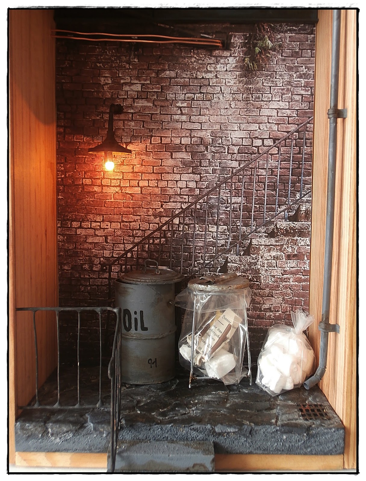 Shabby Dollhouse: Ein Hinterhof....