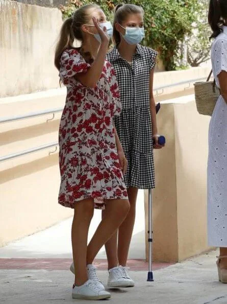 Queen Letizia wore a new floral laser-cut midi dress by Carolina Herrera. Princess Leonor wore a wide-fit printed dress by Sfera