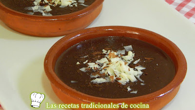 Receta fácil y rápida de natillas caseras al cacao