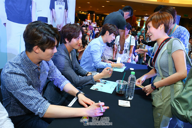 Meet N Greet Autograph session  - CNBLUE x The Class Meet & Greet @ Mid Valley Megamall Grab the opportunity to interact with CNBLUE Photo by Mango Loke
