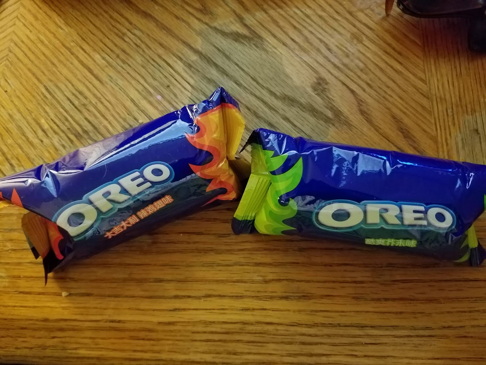 Taste Test Buffalo Hot Wing Oreos & Wasabi Oreos Preesi Food Whore