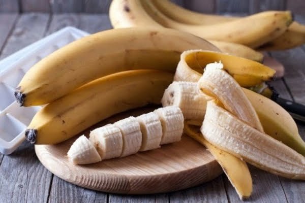 IF YOU LOVE BANANAS STOP WHAT YOU ARE DOING AND READ THESE 10 SHOCKING FACTS!