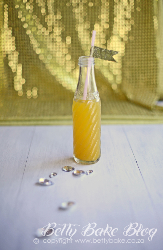 bling party, gold cake, sparkly, shiny, glitter, soda stream, vintage, gold flags on straws