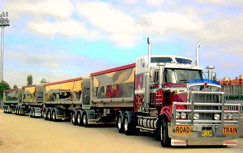 gambar truk gandeng-merah silver
