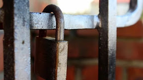 THEFT, PIRACY, ARMED ROBBERY: Apa Bedanya dan Bagaimana Terjadinya