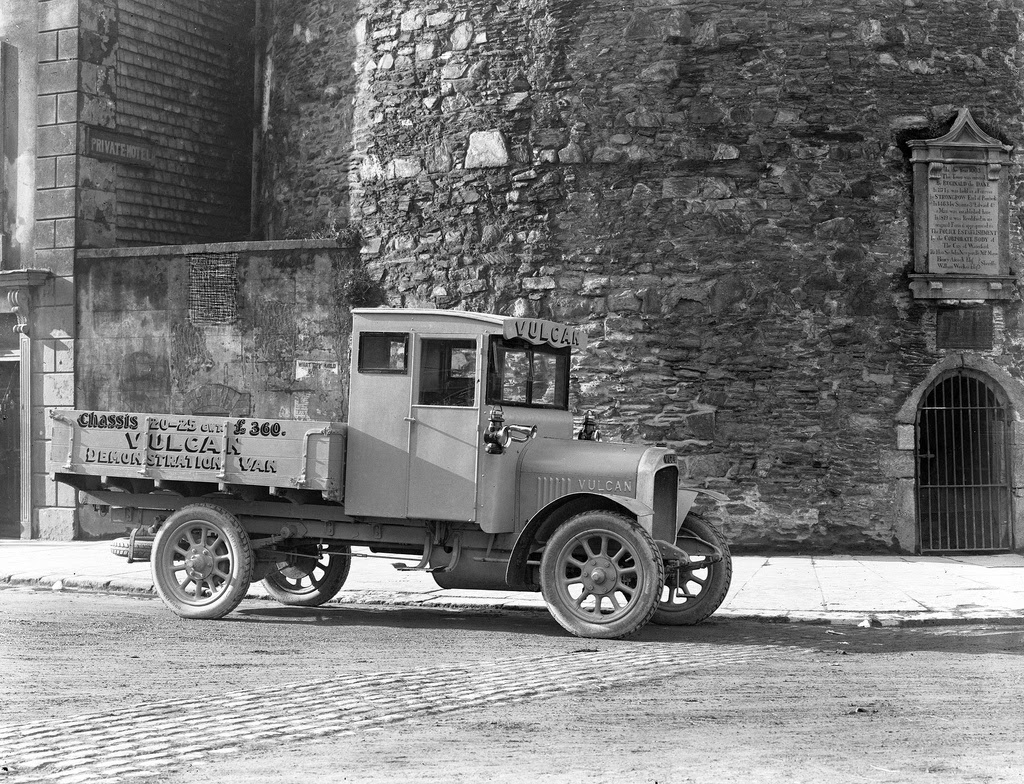 Dublin in the Early Photography  Vintage Photos Capture Street Scenes of Dublin in the Late 19th and Early 20th Centuries - 44